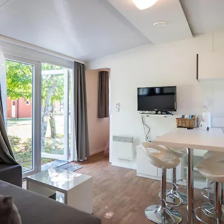 Kamp Awesome Stacaravan In With Wifi 4*