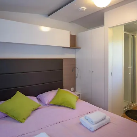 Awesome Stacaravan In With Wifi Kamp 4*
